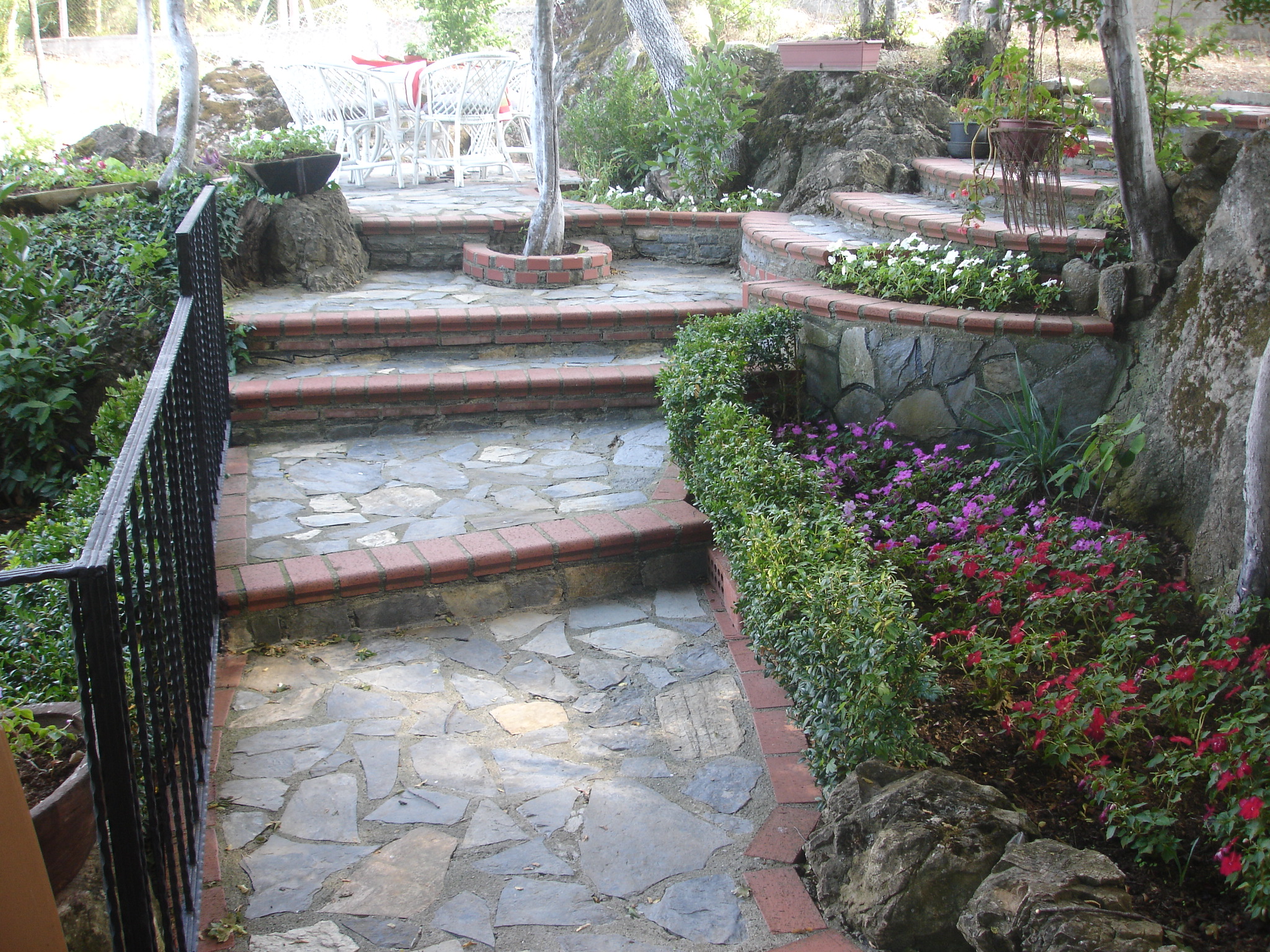 Villa Bahçesi İçin En İyi Zemin Kaplama Malzemeleri