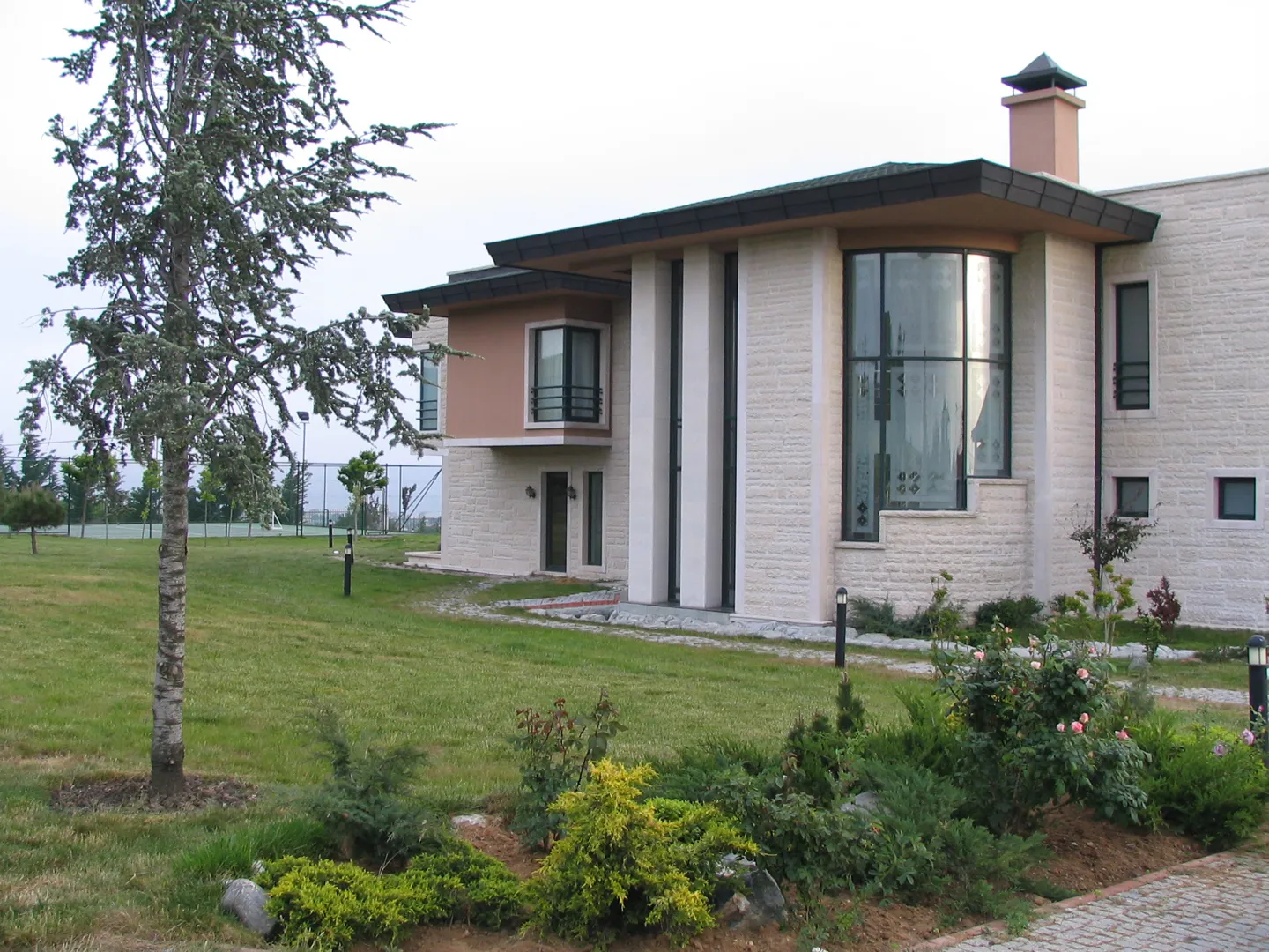 Doğaltaş, mekânlara yalnızca estetik değil kimlik kazandırır.